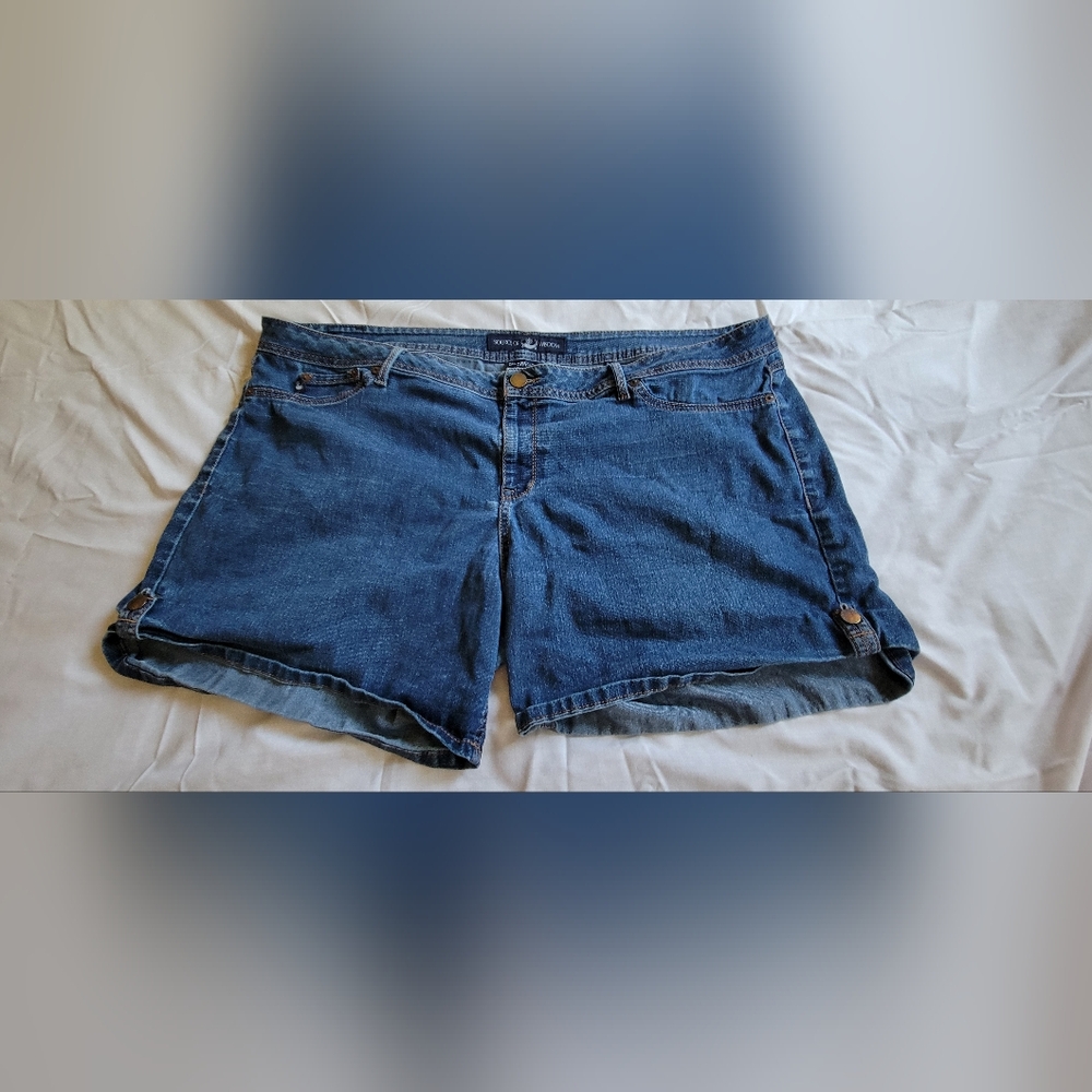 Blue Jean Shorts with Classic Denim Appeal